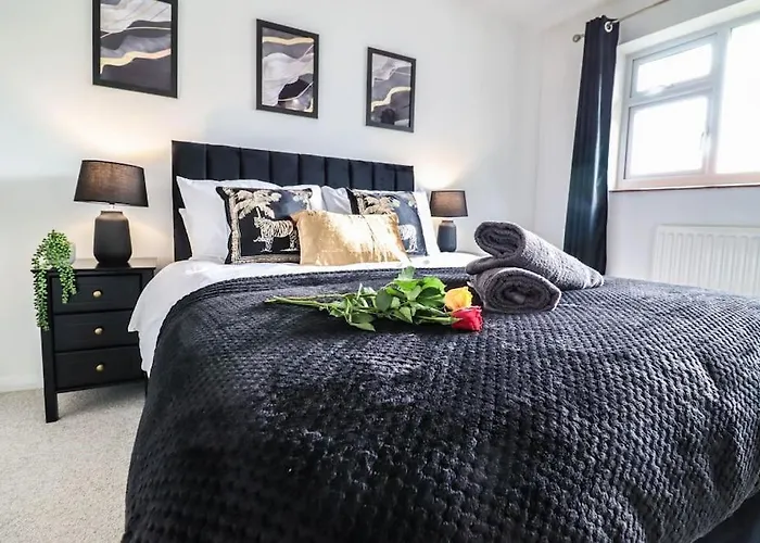 Large 3 Bed - Free Parking - Long Stay Discount