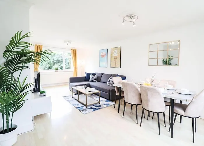 Large 3 Bed - Free Parking - Long Stay Discount