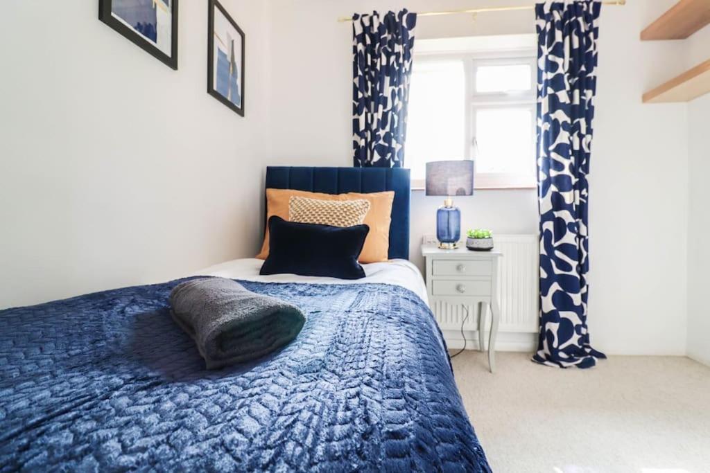 Large 3 Bed - Free Parking - Long Discount