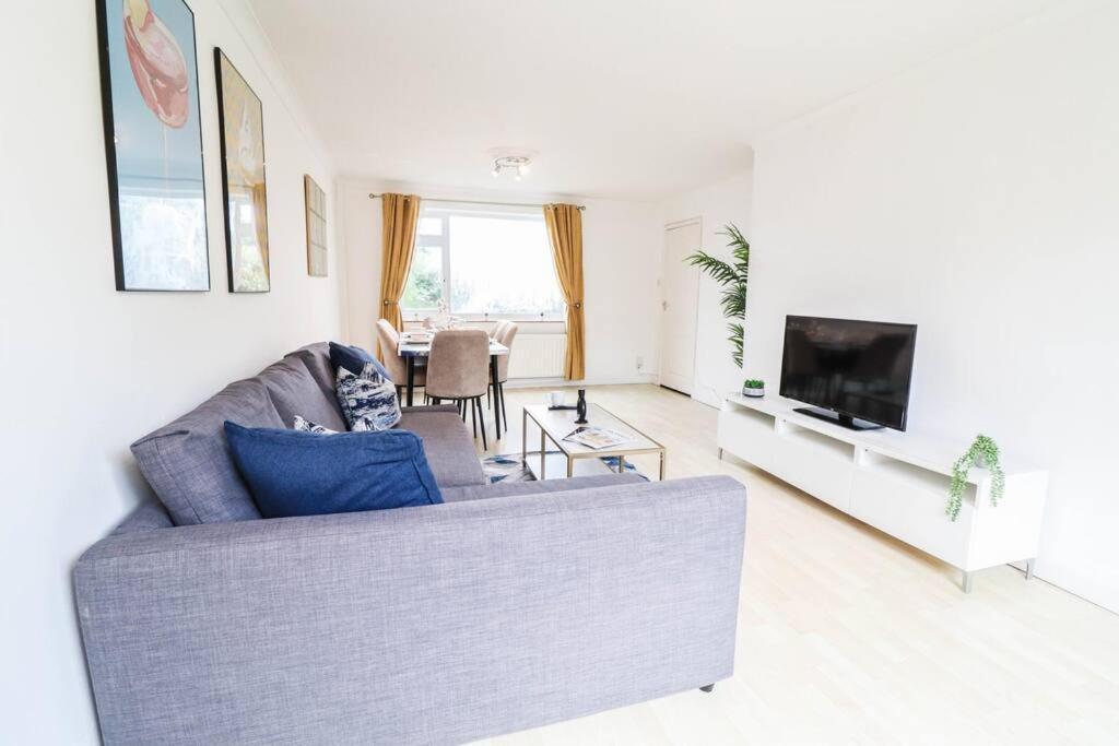 Holiday home Large 3 Bed - Free Parking - Long Discount *