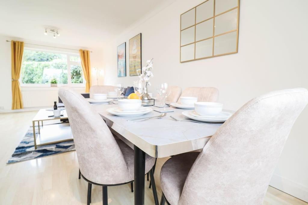 Large 3 Bed - Free Parking - Long Discount Holiday home