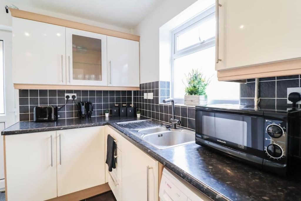 Large 3 Bed - Free Parking - Long Discount *